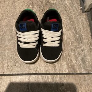 DC Striker kids Shoes Size 11 youth + free gift!!!